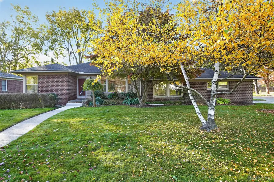 13771 Balfour ST, Oak Park, MI 48237 - #2