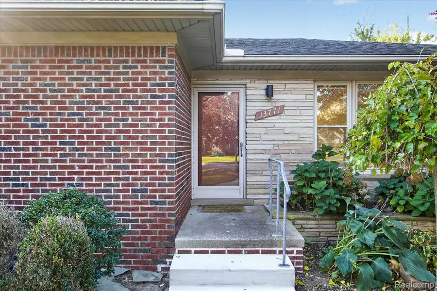 13771 Balfour ST, Oak Park, MI 48237 - #3