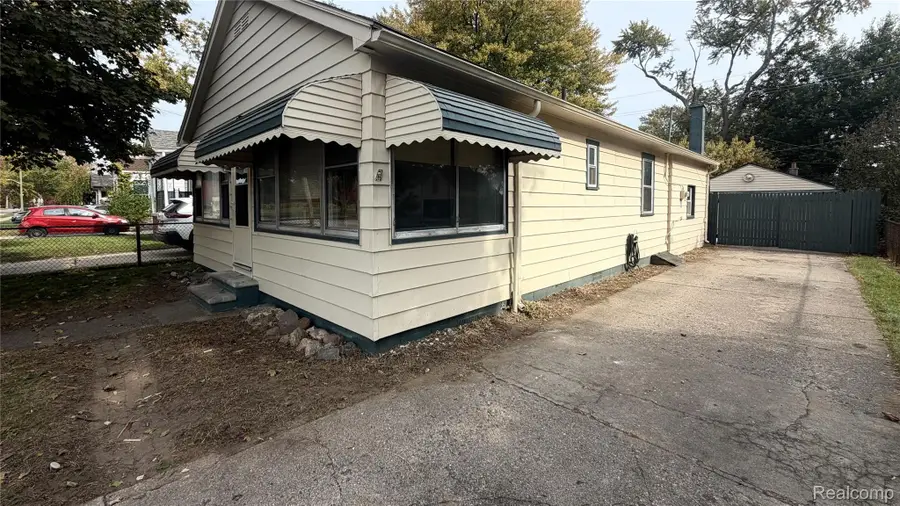 27334 Hales ST, Madison Heights, MI 48071 - #3