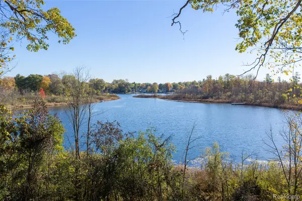 1533 Bayview ST, LakeOrion, MI 48362