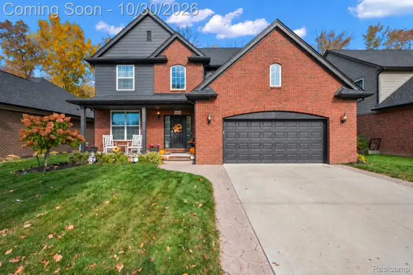 1651 N Lake DR, Troy, MI 48083