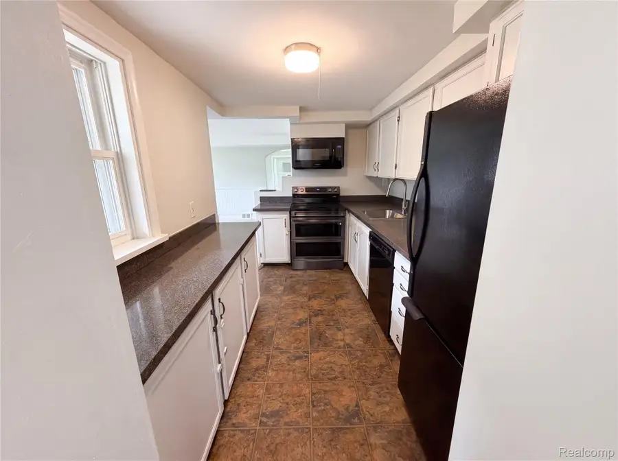 30406 Everett ST, Southfield, MI 48076 - #2