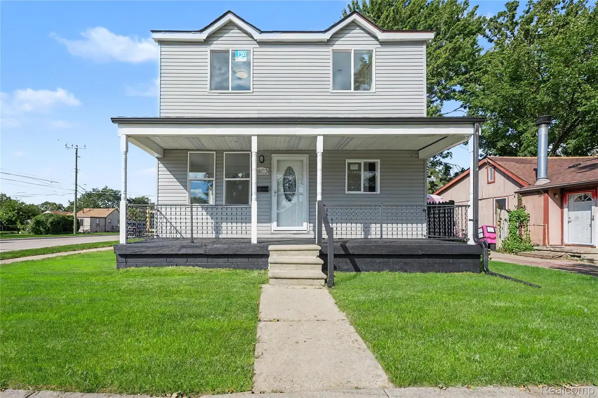 8603 Essex AVE, Warren, MI 48089 - #1