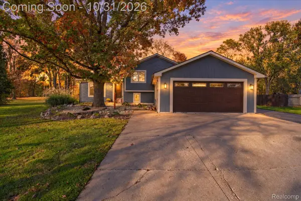 1923 E Davisburg RD, Holly, MI 48442