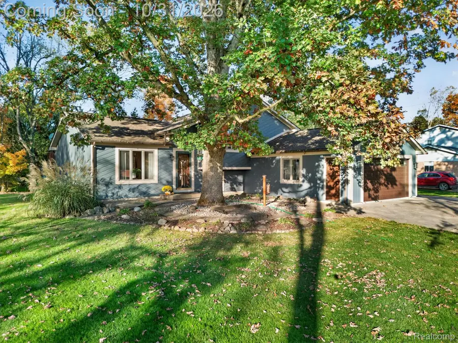 1923 E Davisburg RD, Holly, MI 48442 - #2
