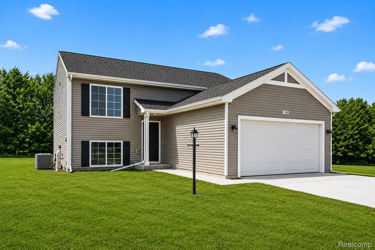 3187 Wild Orchid LN, Burton, MI 48519 - #1