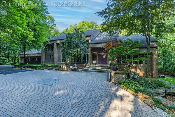 2500 Royal View DR, Oakland, MI 48363