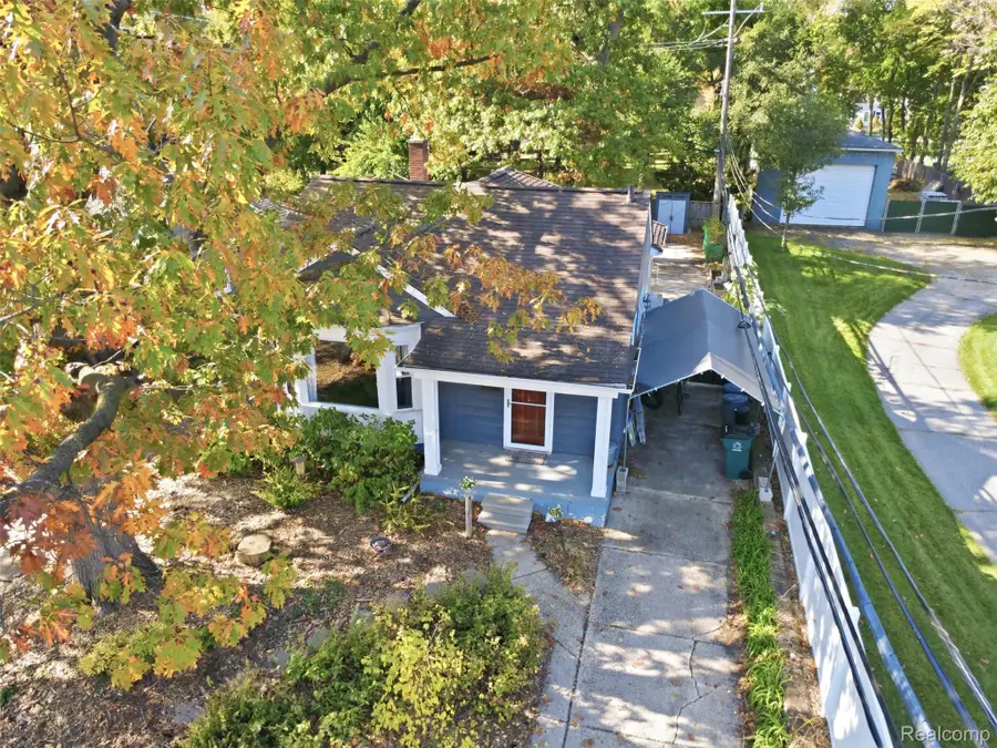 561 Edgewood PL, Ferndale, MI 48220 - #3