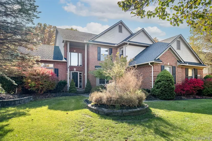 47645 River Woods DR, Canton, MI 48188 - #2