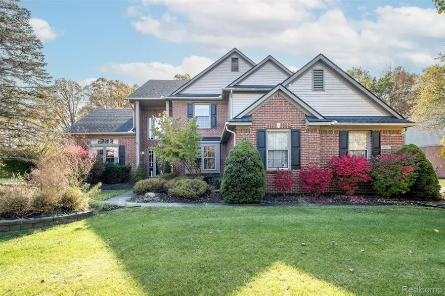 47645 River Woods DR, Canton, MI 48188 - #3