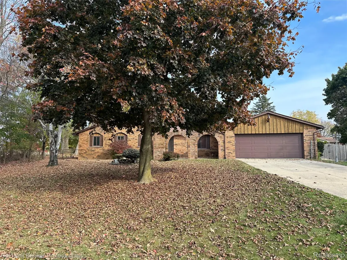 1103 Don Wayne DR, Lapeer, MI 48446 - #1