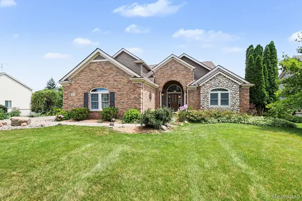10654 W Braemar, Holly, MI 48442