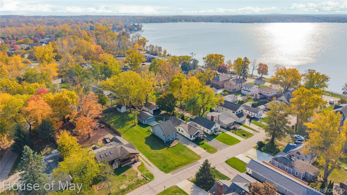 138 Welfare BLVD, Walled Lake, MI 48390 - #1