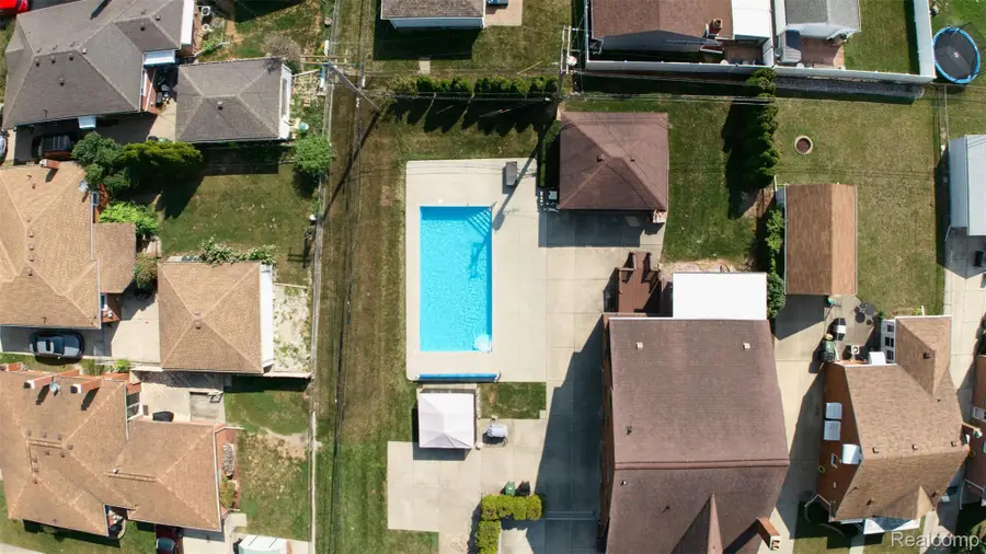 9235 Hubert AVE, Allen Park, MI 48101 - #3