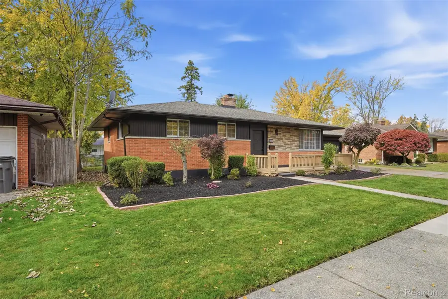 36269 Oakshire ST, Clinton Township, MI 48035 - #3