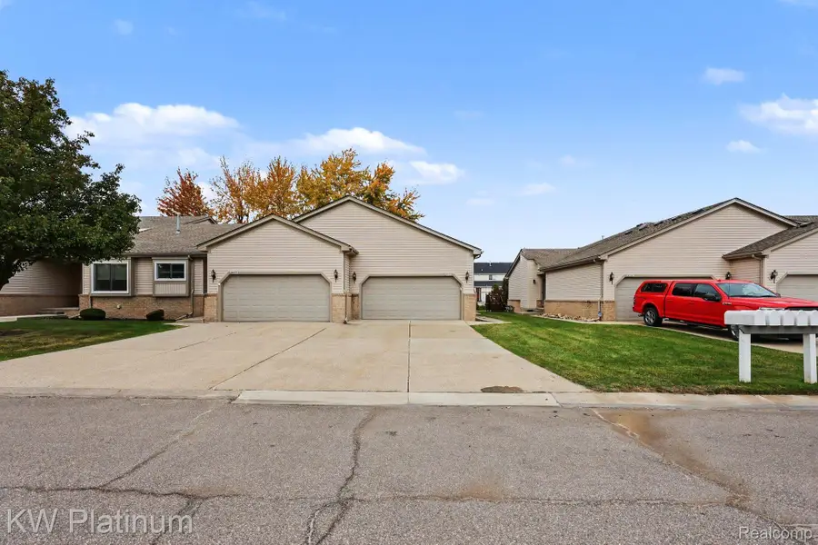 29277 Red Maple DR, Chesterfield, MI 48051 - #2