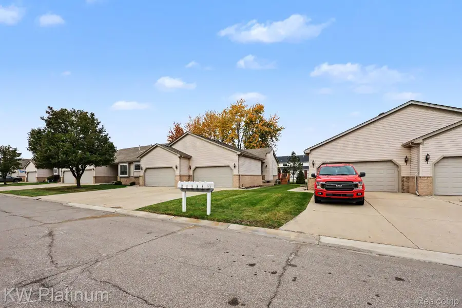 29277 Red Maple DR, Chesterfield, MI 48051 - #3