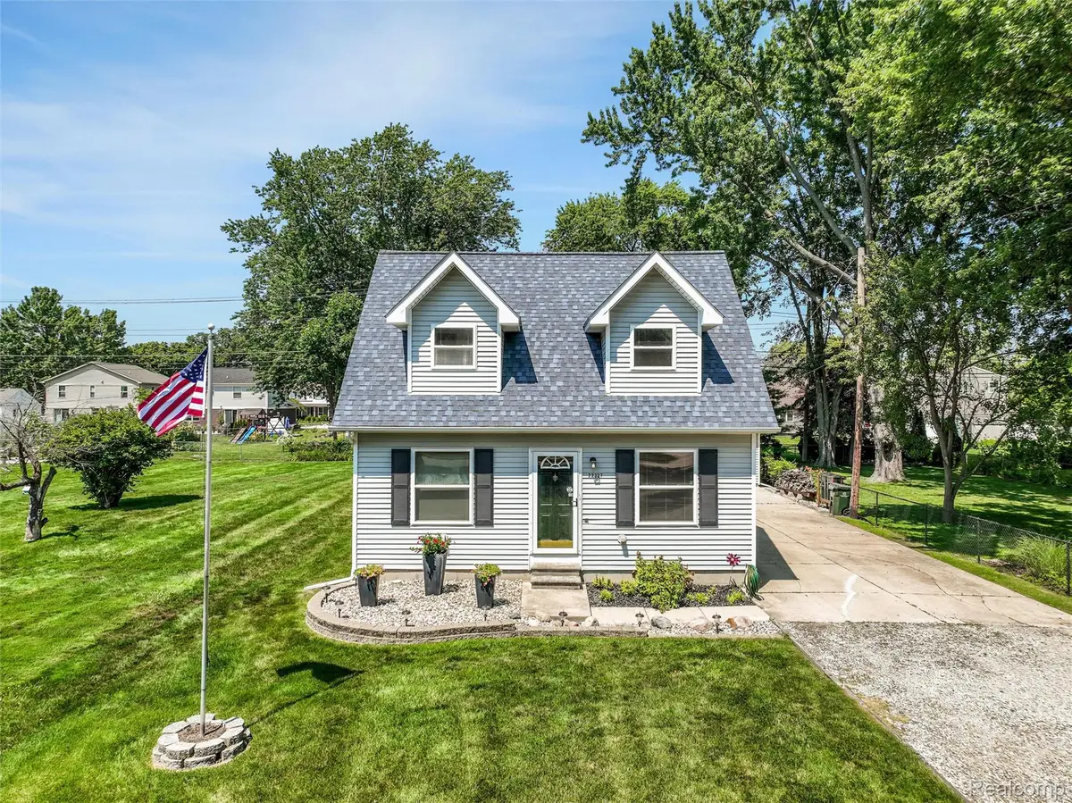 22327 Martin RD, Saint Clair Shores, MI 48081 - #1