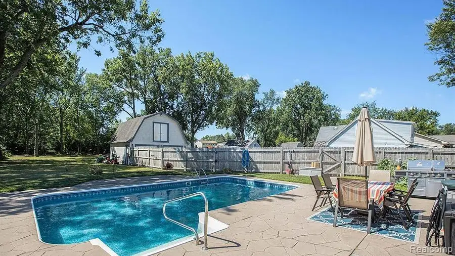2752 Dashwood DR, Troy, MI 48083 - #2