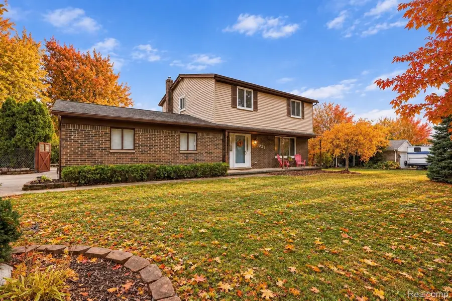 1225 Meadowood Drive, Waterford, MI 48327 - #2
