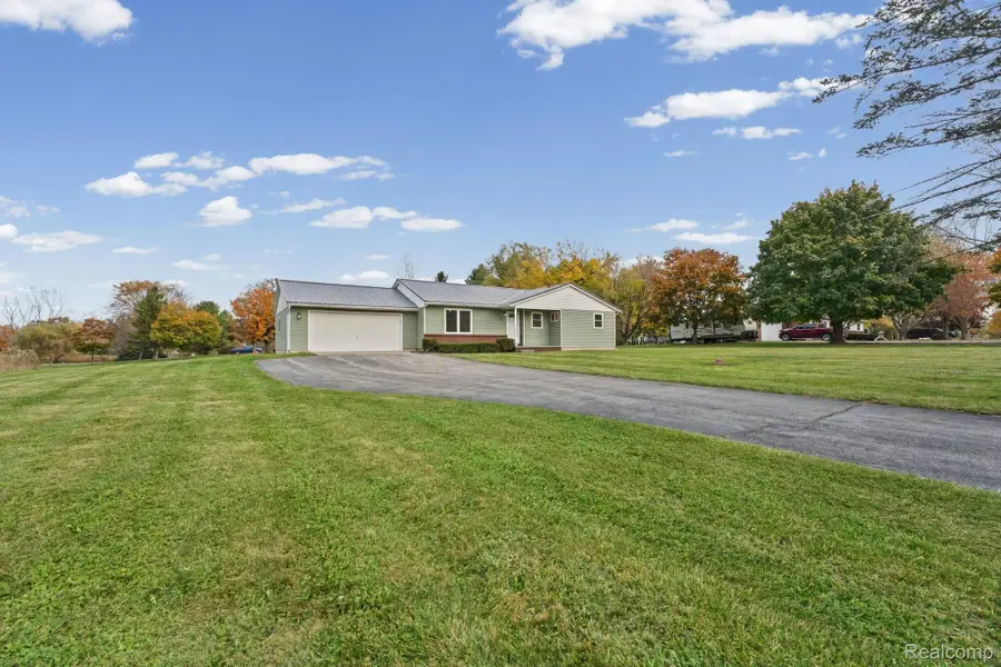 248 Bain DR, Howell, MI 48855 - #3