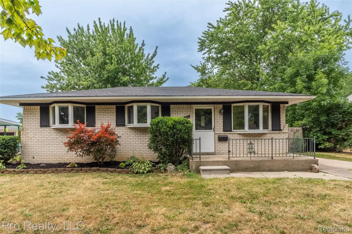 2256 Garry DR, Troy, MI 48083 - #1