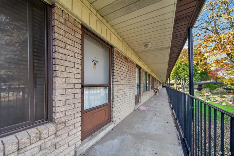 995 N Cass Lake RD 1 # #239, Waterford, MI 48328 - #2
