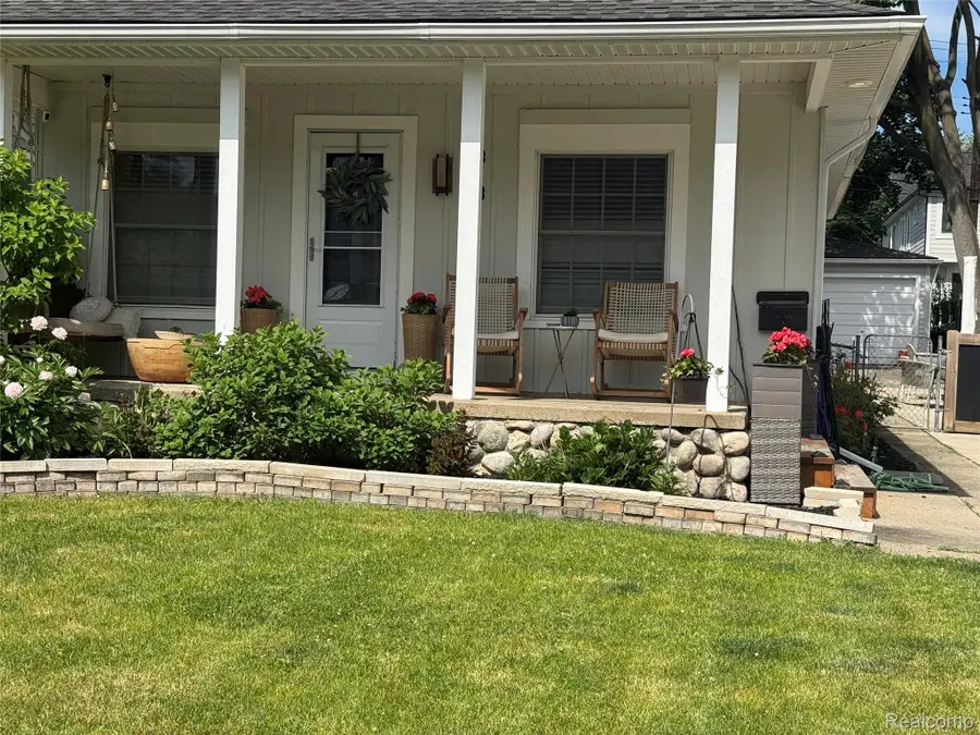 313 N Castell AVE, Rochester, MI 48307 - #2
