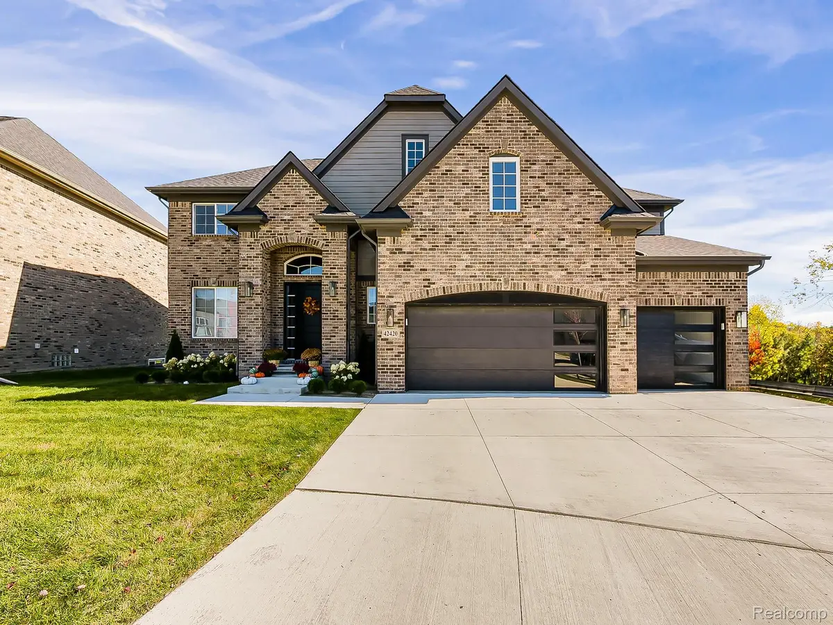 42420 Alagna DR, Sterling Heights, MI 48314 - #1