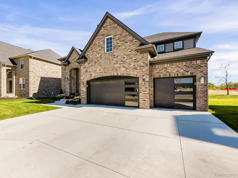 42420 Alagna DR, Sterling Heights, MI 48314 - #3