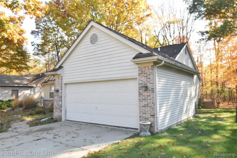 519 River Ridge DR, Waterford, MI 48327 - #2
