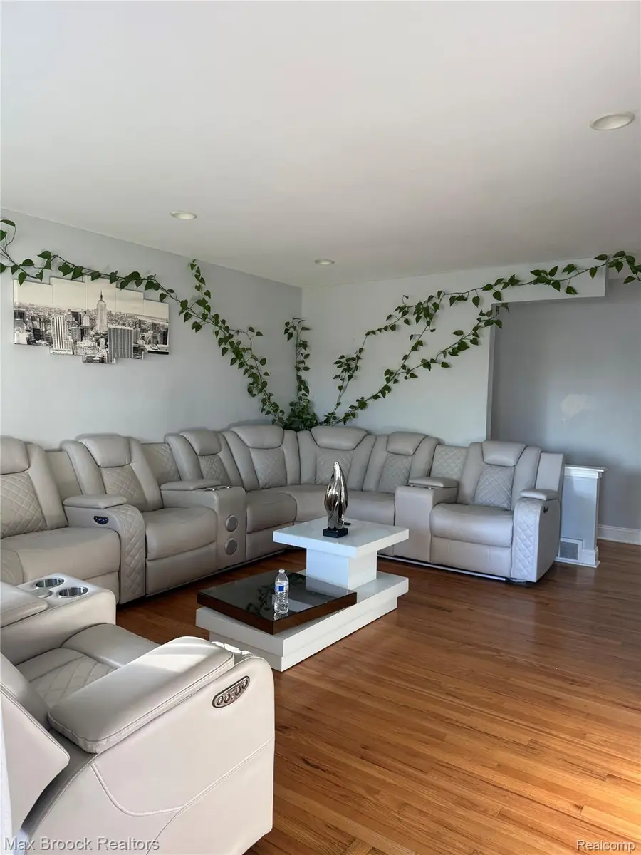 2789 Berkshire DR, Troy, MI 48083 - #3