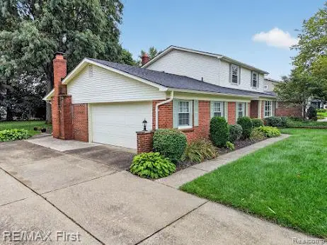 3856 Estates DR, Troy, MI 48084 - #3