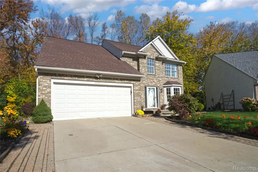 2433 Cedar Knoll DR, Troy, MI 48083 - #3