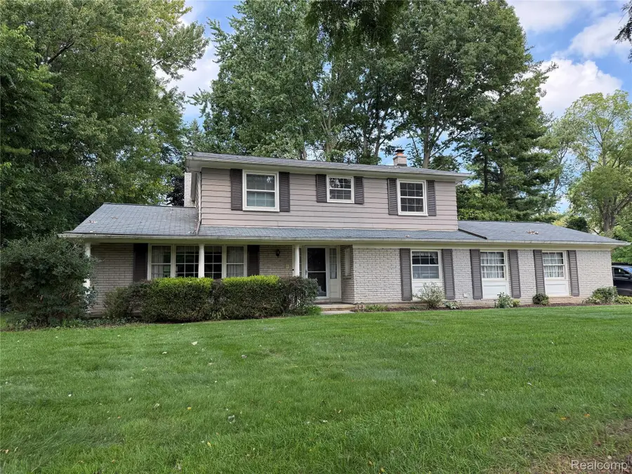 353 Broadleaf DR, Rochester, MI 48306 - #3