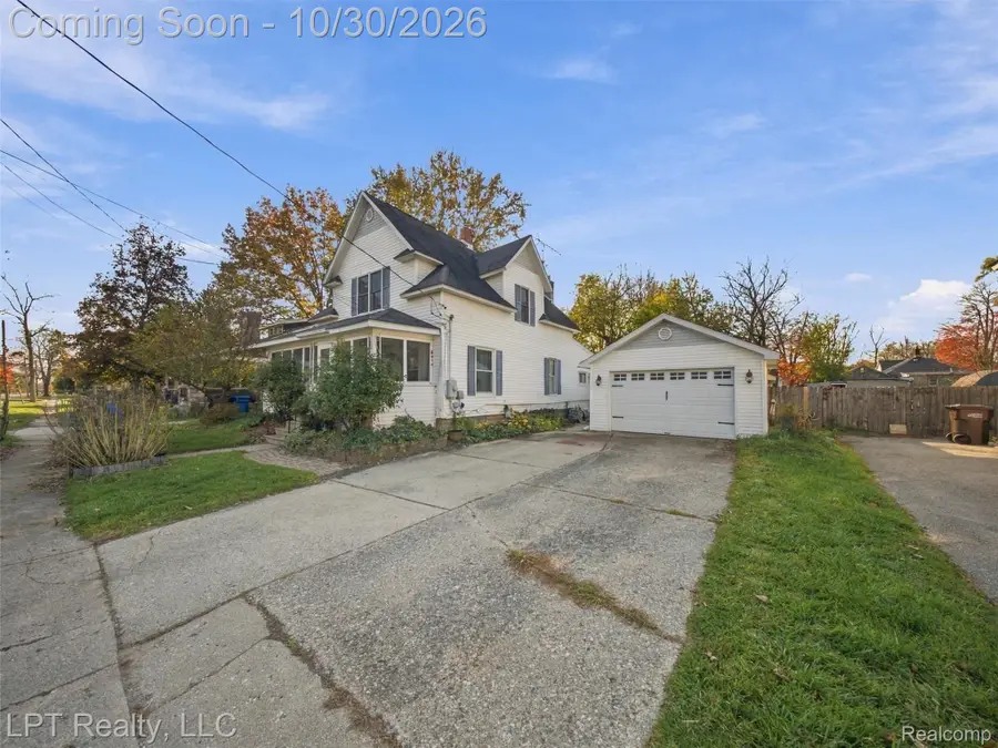 206 S Saginaw ST, Montrose, MI 48457 - #2