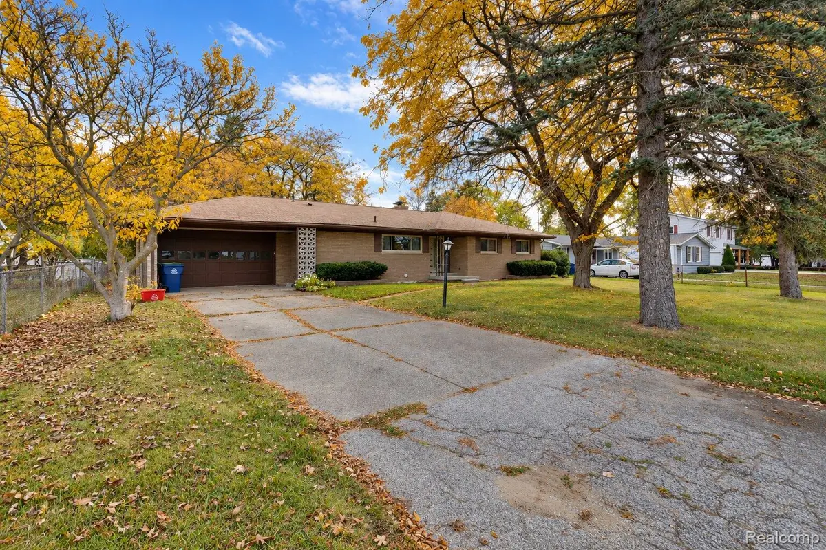 2850 Hemmeter RD, Saginaw, MI 48603 - #1