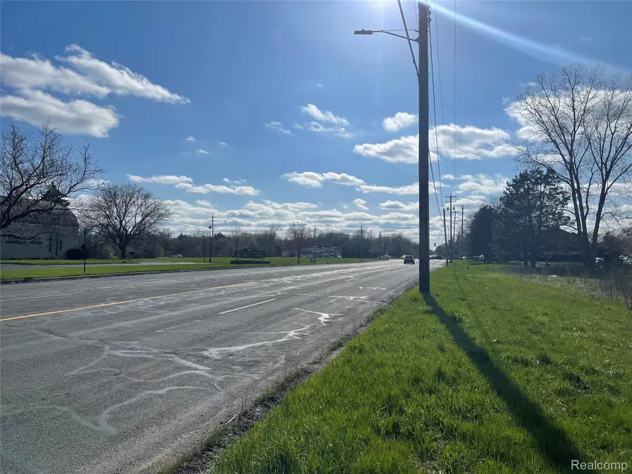 000 WALLI STRASSE, Burton, MI 48509 - #3