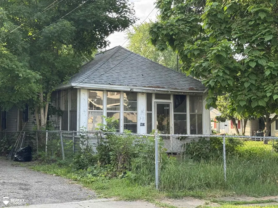 863 Tacken ST, Flint, MI 48532 - #2