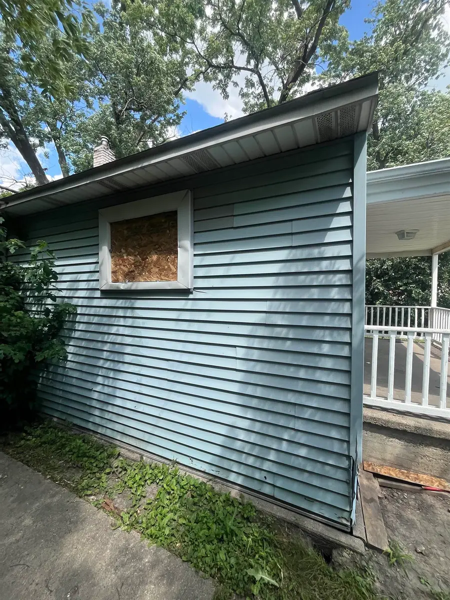 3617 Davison RD, Flint, MI 48506 - #2