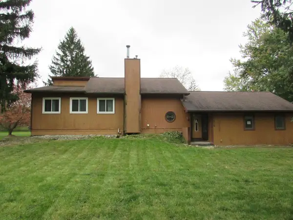 1434 E Cook RD, GrandBlanc, MI 48439
