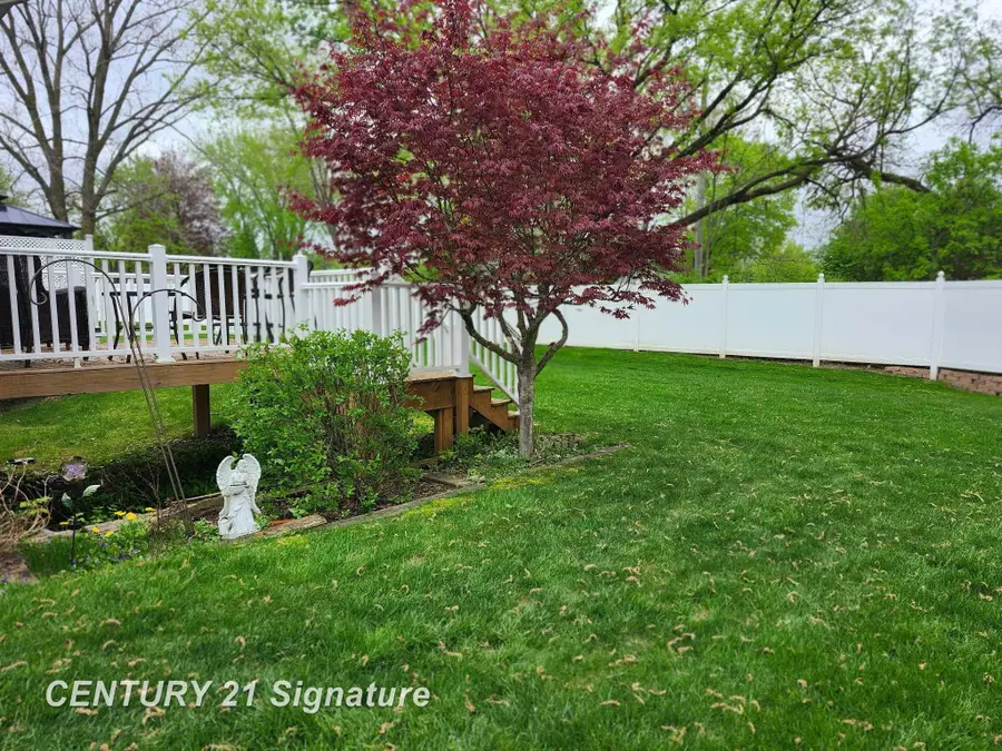 241 Aberdeen CT, Flushing, MI 48433 - #2