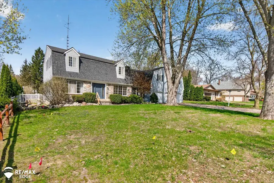 8454 Wesley DR, Flushing, MI 48433 - #2