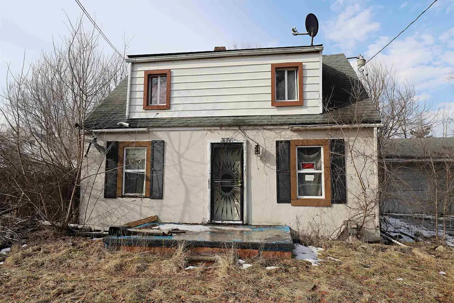 3056 Shaw ST, Burton, MI 48529 - #2