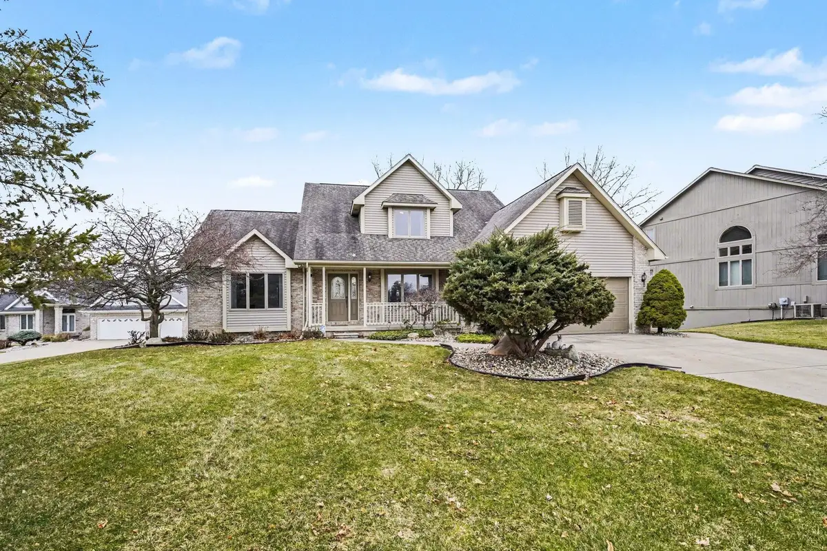 6131 Pine Creek CT, Grand Blanc, MI 48439 - #1