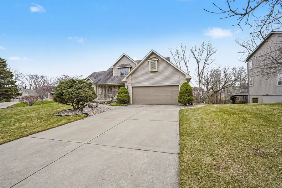 6131 Pine Creek CT, Grand Blanc, MI 48439 - #2