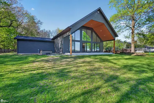 5881 Lake Crest DR, Columbiaville, MI 48421
