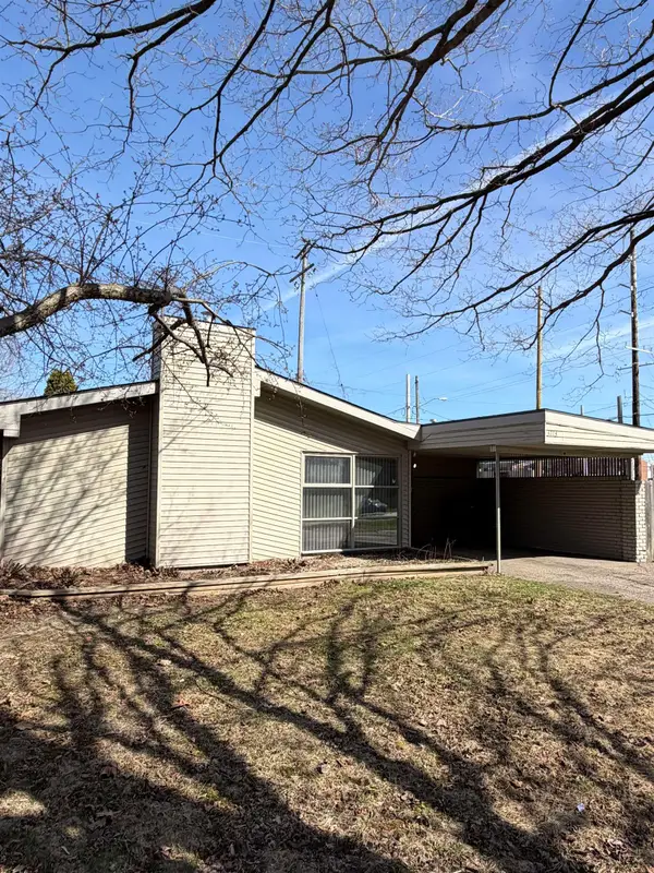 3713 Briarwood DR, Flint, MI 48507