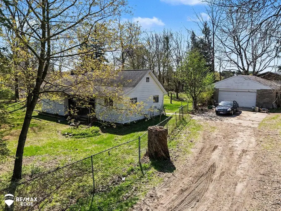 5262 E Coldwater RD, Flint, MI 48506 - #2