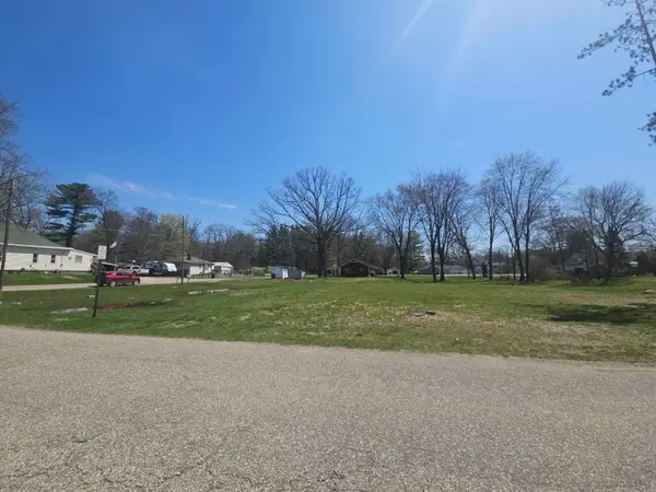 112 Pine ST, Sanford, MI 48532